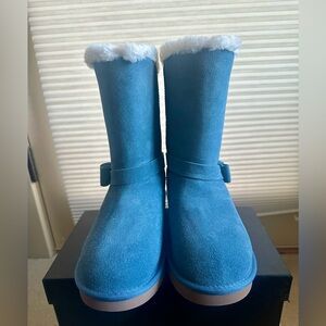 Koolaburra by UGG Arlena Short Coast
Blue Suede Women's Boot